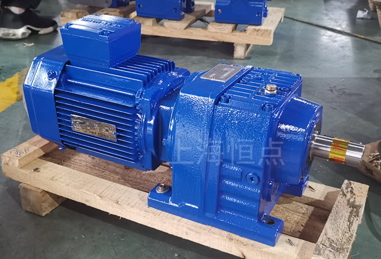 R47系列減速機配電機，藍色油漆實物照片