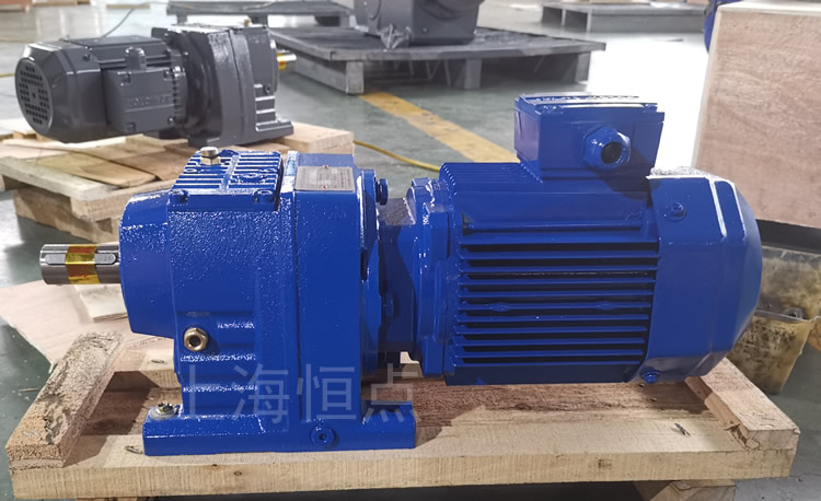 R47系列減速機配電機，藍色油漆實物照片