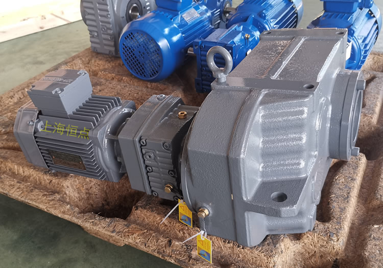  FAZ77R37雙級減速機，通孔+小法蘭輸出，實物圖如下