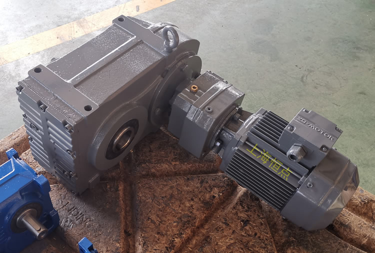  FAZ77R37雙級減速機，通孔+小法蘭輸出，實物圖